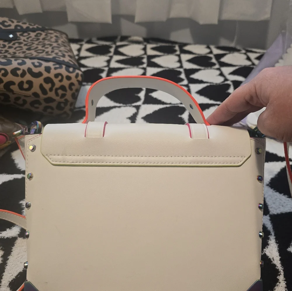 Michael Kors Manhatten Medium Contrast Trim Leather Satchel - Picture 5 of 10